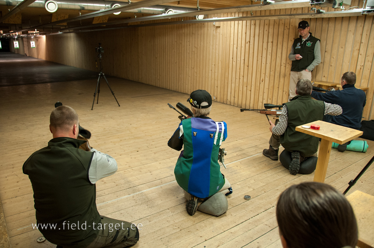 While the secretariat was busy, shooters had fun with blindshooting (yes! eyes closed shooting). 30 seconds to consentrate on the target and in 5 seconds shooting blindly